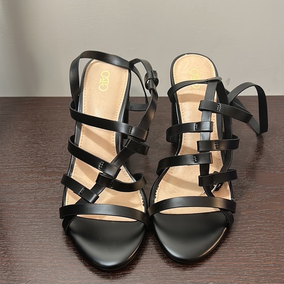 Black Heel - Picture 3 of 3